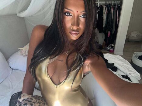 Full leaked Lara raj page private onlyfans photo