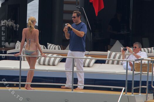 Full leaked Lara stone page private onlyfans photo