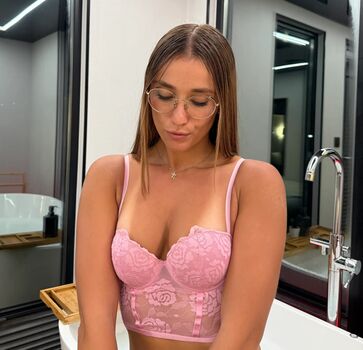 Full leaked Laracoelhinha private onlyfans photo