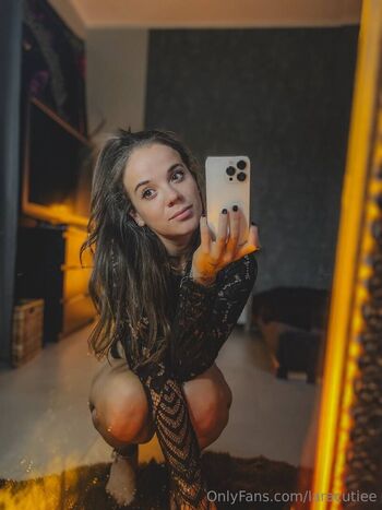 Full leaked Laracutiee private onlyfans photo