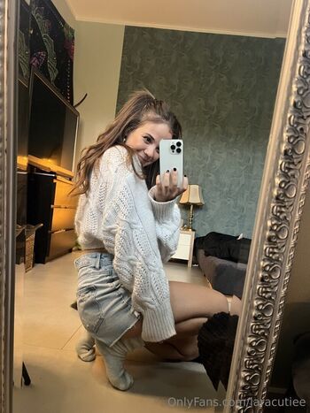Full leaked Laracutiee private onlyfans photo