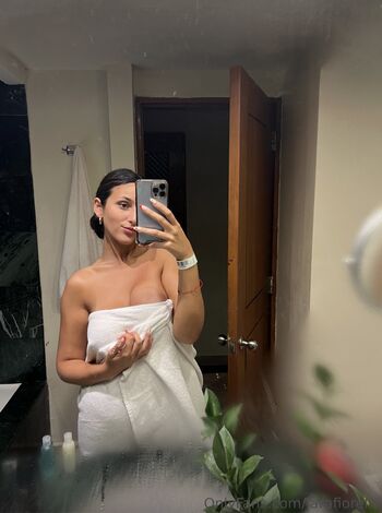 Full leaked Larafiorella  page private onlyfans photo