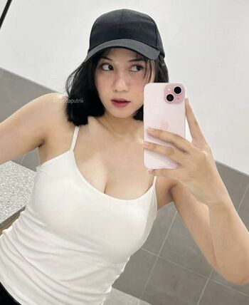 Laras Kinanda Putri