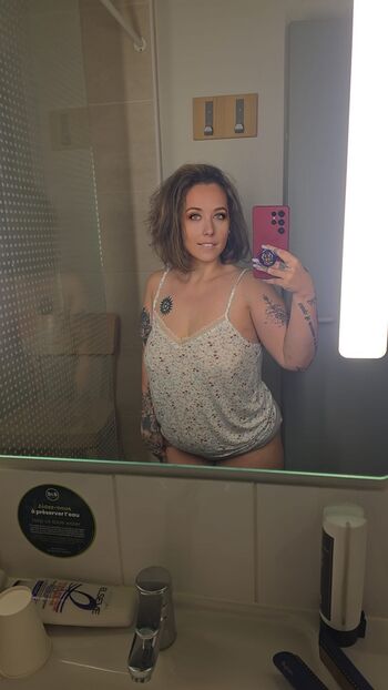 Full leaked Lariarussell private onlyfans photo