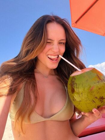 Full leaked Larissa manoela page private onlyfans photo