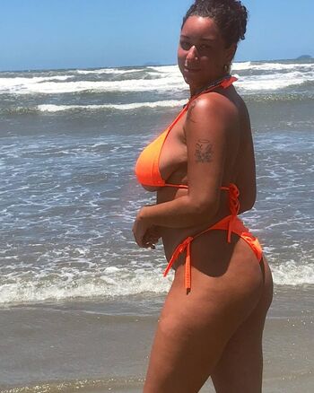 Full leaked Larissaloopes private onlyfans photo