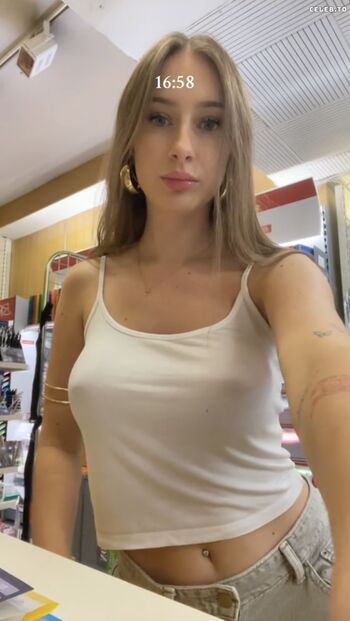 Full leaked Larissaxra private onlyfans photo