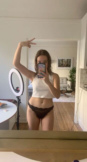 Full leaked Laufey private onlyfans photo