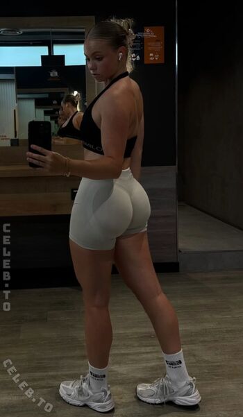 Full leaked Laura hsmr private onlyfans photo