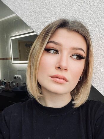 Full leaked Laura kbr private onlyfans photo