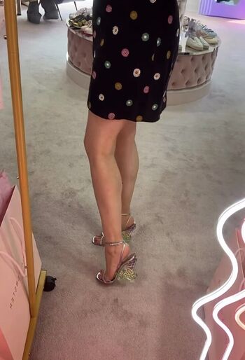 Laura Tobin