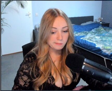 Full leaked Lauraa private onlyfans photo