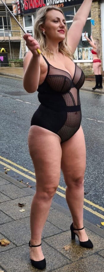 Full leaked Lauracurvemodel private onlyfans photo