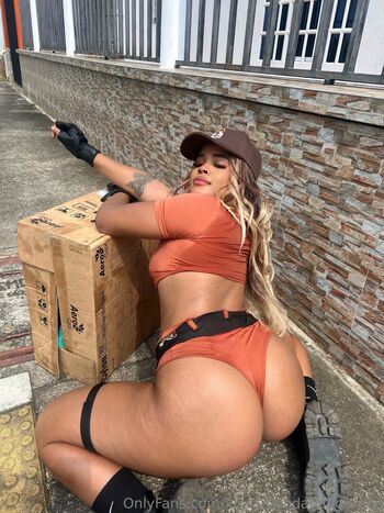 Full leaked Lauraiskindadangerous page private onlyfans photo