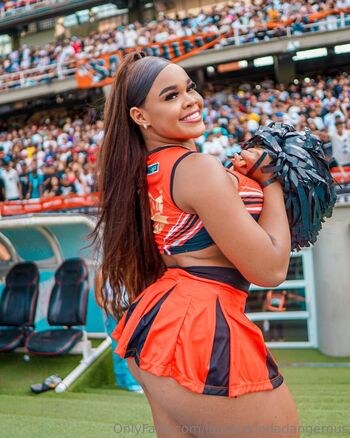 Full leaked Lauraiskindadangerous private onlyfans photo