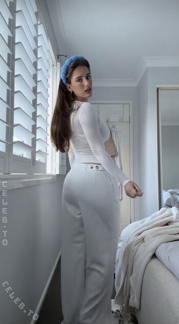 Full leaked Lauramjj private onlyfans photo