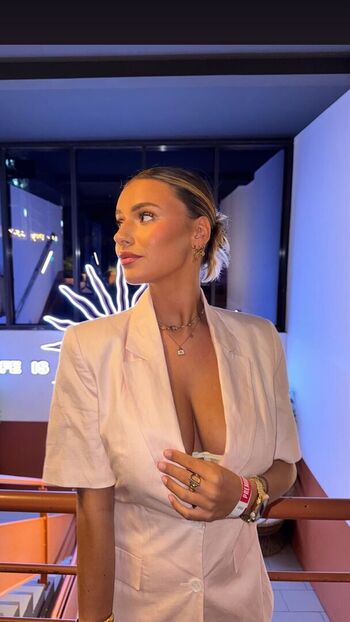 Full leaked Laurapourlesintimes private onlyfans photo