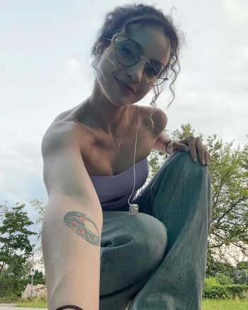 Full leaked Laure valee page private onlyfans photo