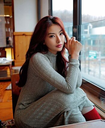 Laurensia Ineke Lrnsiakke ????????