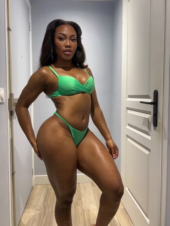 Full leaked Lauufitt private onlyfans photo