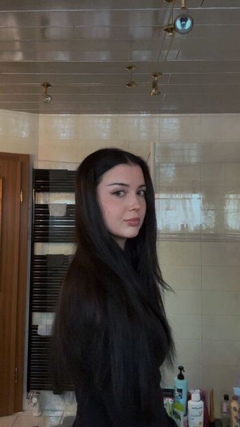 Full leaked Layla dream private onlyfans photo