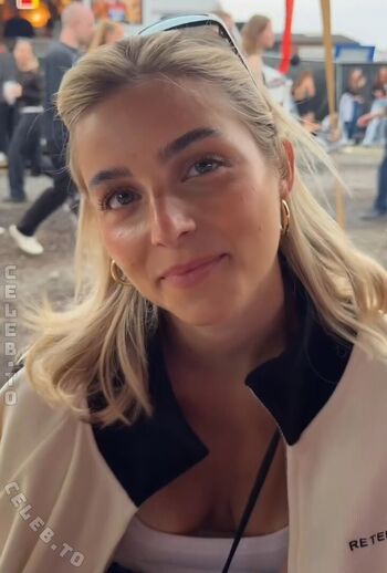 Full leaked Lea breuer page private onlyfans photo