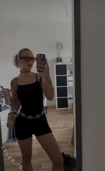 Full leaked Lea crrl private onlyfans photo