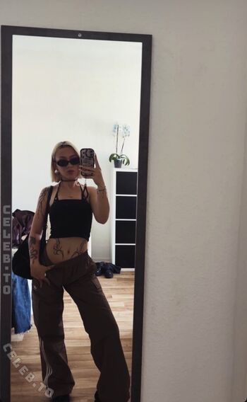 Full leaked Lea crrl private onlyfans photo