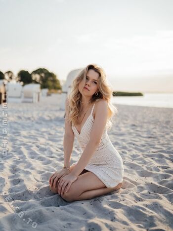 Full leaked Lea peach  page private onlyfans photo