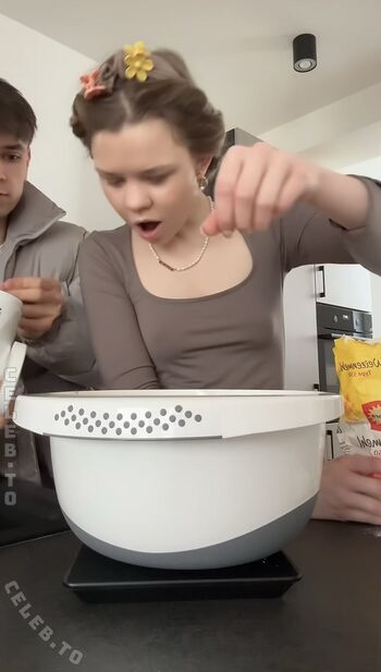 Full leaked Lea peach  page private onlyfans photo