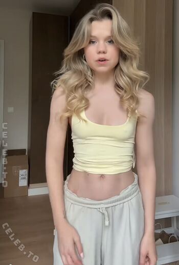 Full leaked Lea peach page private onlyfans photo