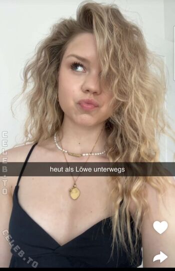 Full leaked Lea peach  page private onlyfans photo