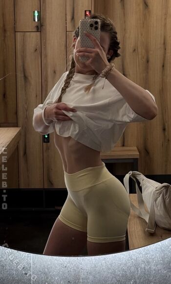 Full leaked Lea peach page private onlyfans photo