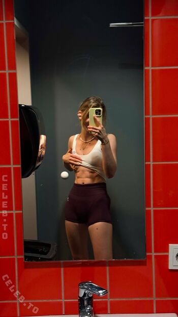 Full leaked Lea peach private onlyfans photo