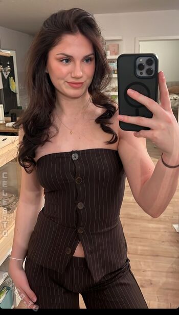 Full leaked Lea viktoria private onlyfans photo