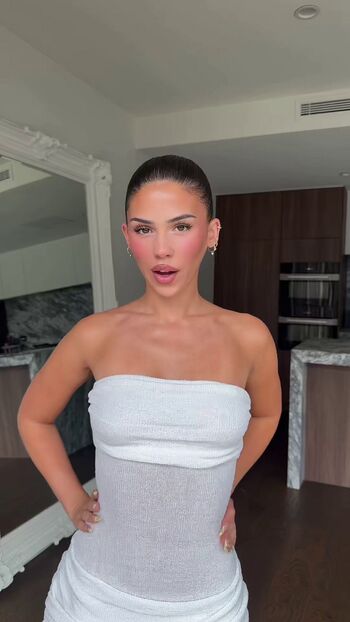 Full leaked Leah halton page private onlyfans photo