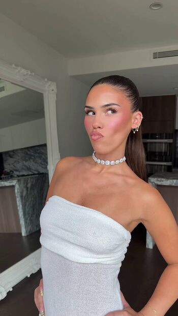 Full leaked Leah halton page private onlyfans photo