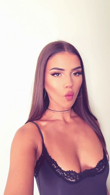 Full leaked Leah halton page private onlyfans photo