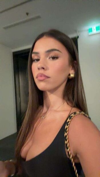 Full leaked Leah halton page private onlyfans photo