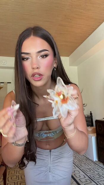 Full leaked Leah halton page private onlyfans photo