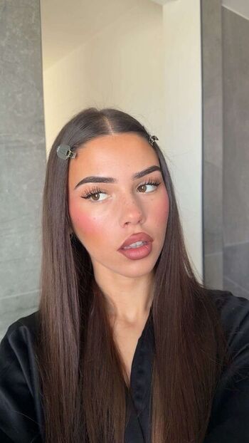 Full leaked Leah halton page private onlyfans photo