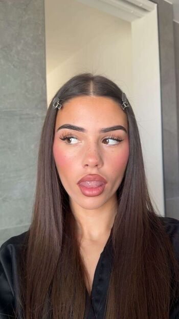 Full leaked Leah halton page private onlyfans photo