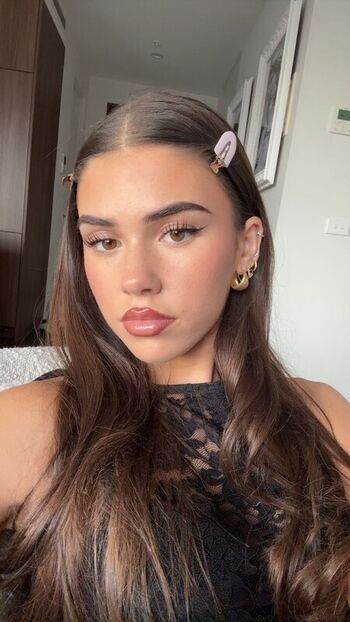 Full leaked Leah halton page private onlyfans photo