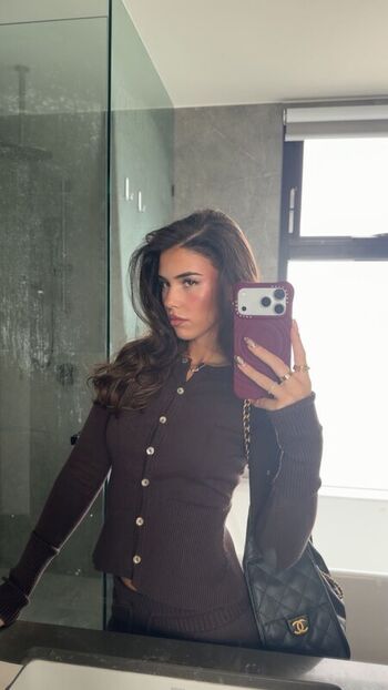 Full leaked Leah halton page private onlyfans photo