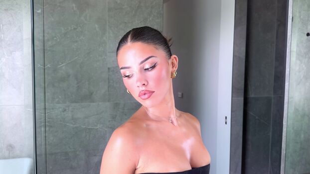 Full leaked Leah halton private onlyfans photo