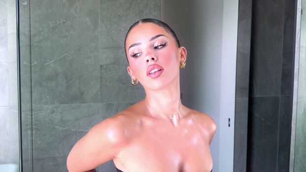Full leaked Leah halton private onlyfans photo
