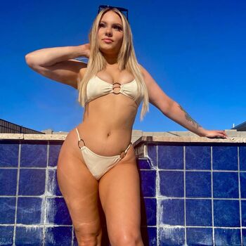 Full leaked Leah linn private onlyfans photo