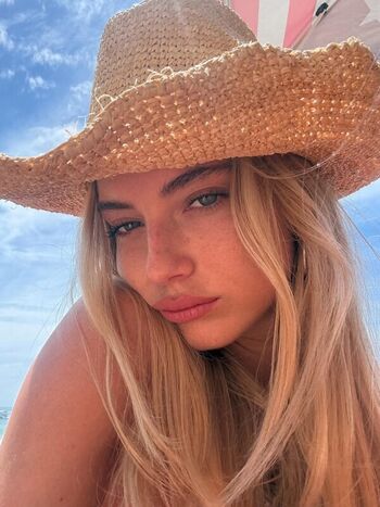 Full leaked Leah rose private onlyfans photo