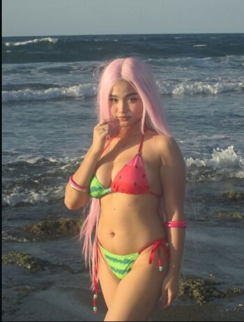 Full leaked Leakeshiaaa private onlyfans photo