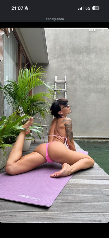 Full leaked Leeloofit private onlyfans photo